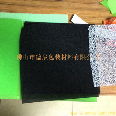 過濾海綿也稱網狀海綿，爆破海綿。聚氨酯過濾海綿由普通開孔軟泡高溫爆破開孔加工而成，爆破除掉了泡沫網絡之間原有的氣泡膜，得到了主體骨架網狀結構。
過濾海綿的空隙率高達97%，具有優(yōu)異的透氣性、良好的柔軟性和較高的機械強度。
